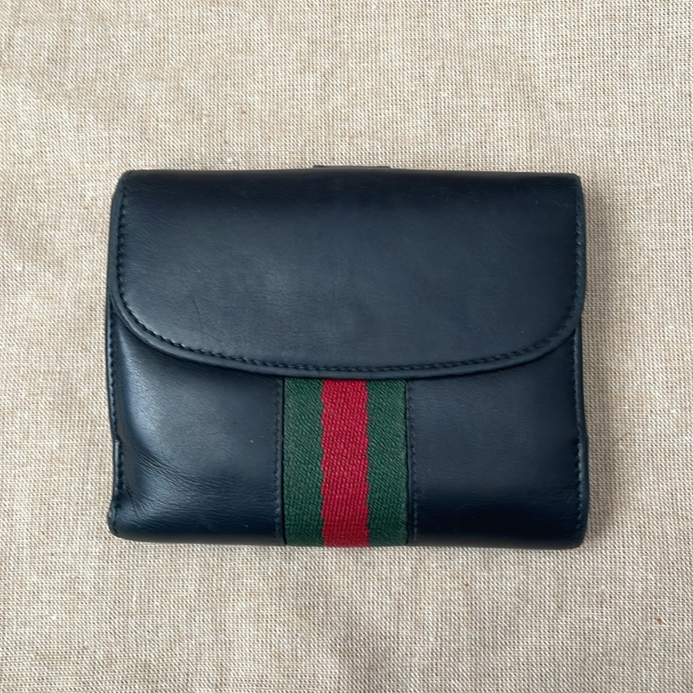 💯 Authentic Gucci Black Vintage Leather Compact Wallet - Picture 2 of 10